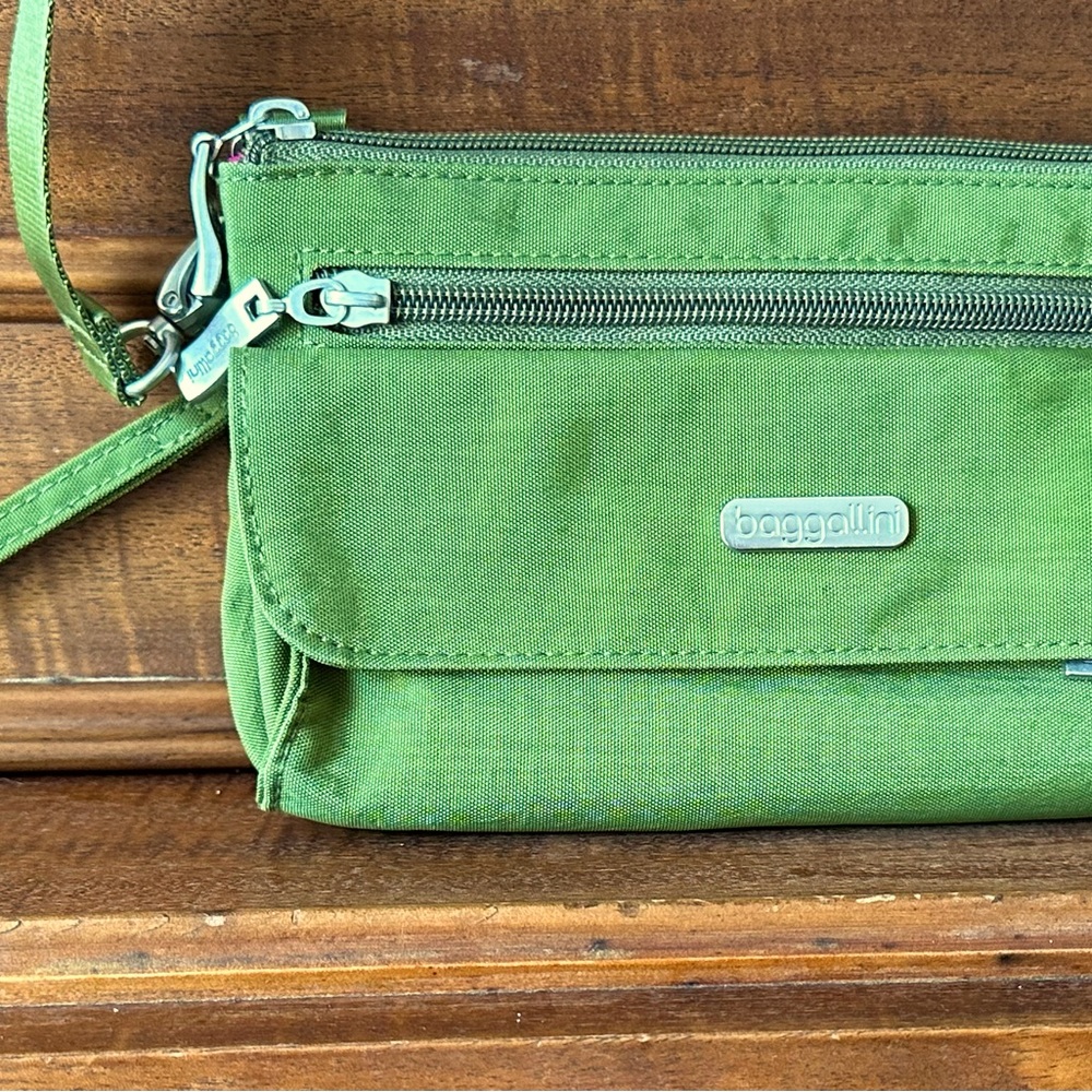 Super Cute BAGGALLINI Nylon Cross Body Wallet Purse
